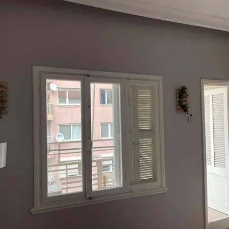 Cozy, Stylish, And Spacious In Central Daire