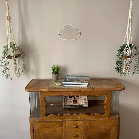 Cozy, Stylish, And Spacious In Central 아파트