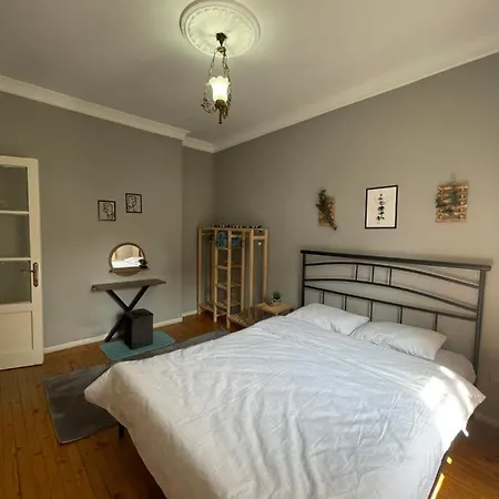 Cozy, Stylish, And Spacious In Central 아파트