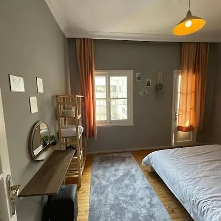 Cozy, Stylish, And Spacious In Central דירה