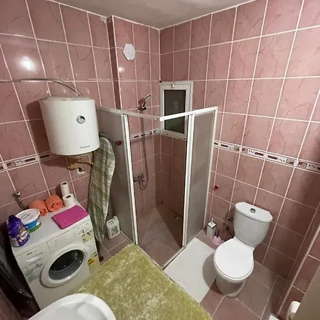 Cozy, Stylish, And Spacious In Central